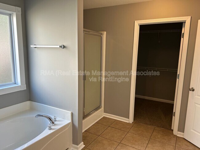 Building Photo - 648 Lynchburg St