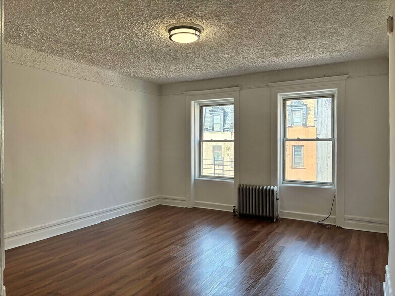 Building Photo - 556 W 161st St