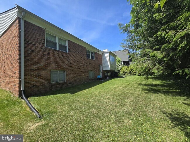 Building Photo - 6403 Orchid Dr