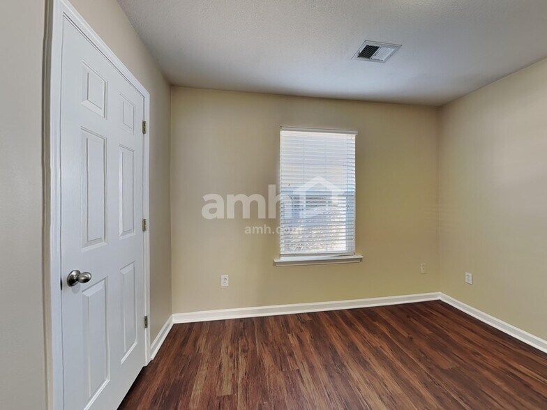 Building Photo - 17 Dillingham Ct