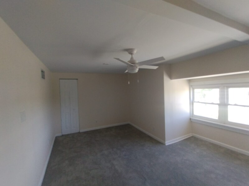 Building Photo - 14 Parkland Pl