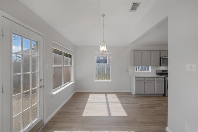 Building Photo - 14911 Englebrook Dr
