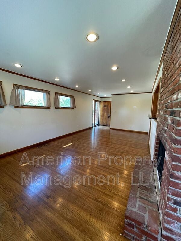 Building Photo - 5147 S Toledo Ave