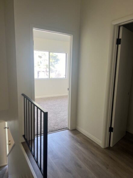 Building Photo - 125 Melody Ln