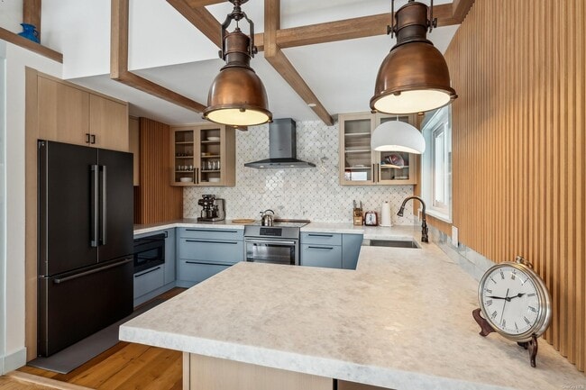 Building Photo - 8 Big Reed Path