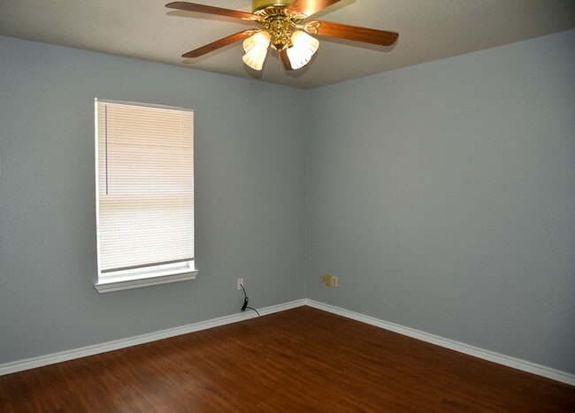 Building Photo - Spacious 3 Bedroom 2 Bath duplex Decatur TX