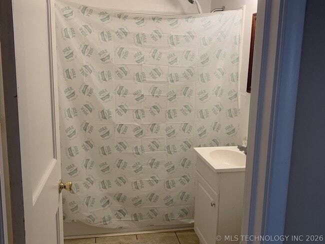 Building Photo - 220 S 70th E Ave