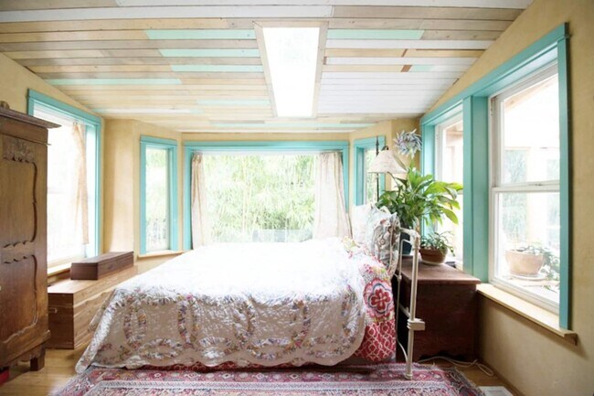 Primary Photo - 1310 SE 52nd Ave