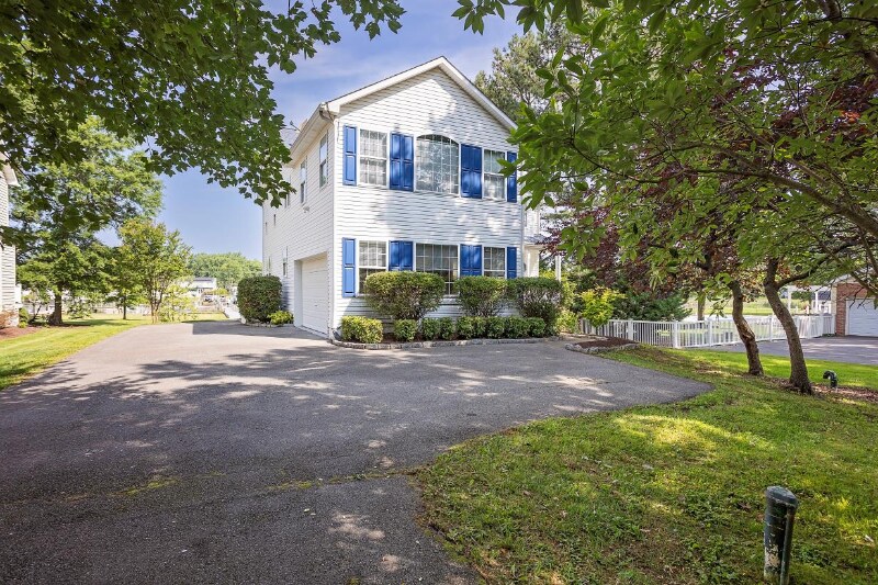 Building Photo - 2613 Cecil Dr