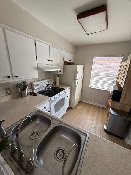 Building Photo - 9311 Lennex Ln