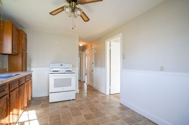 Building Photo - 42R Jefferson St