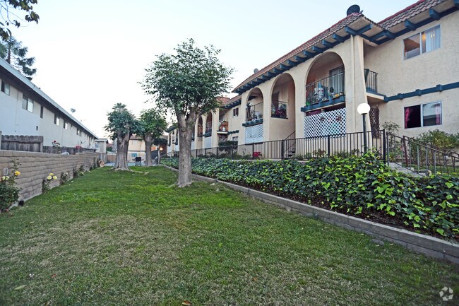 Building Photo - La Lanne Apartments