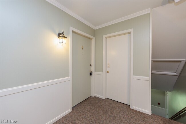 Building Photo - 7020 Carriage Hill Dr