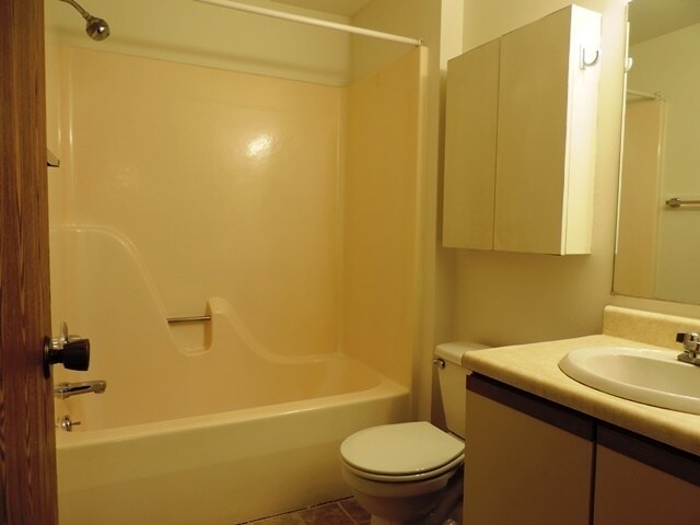 Building Photo - $1,095 | 2 Bedroom, 1 Bathroom Apartment | Cat Friendly* | Available for August 1st, 2026 Move In!