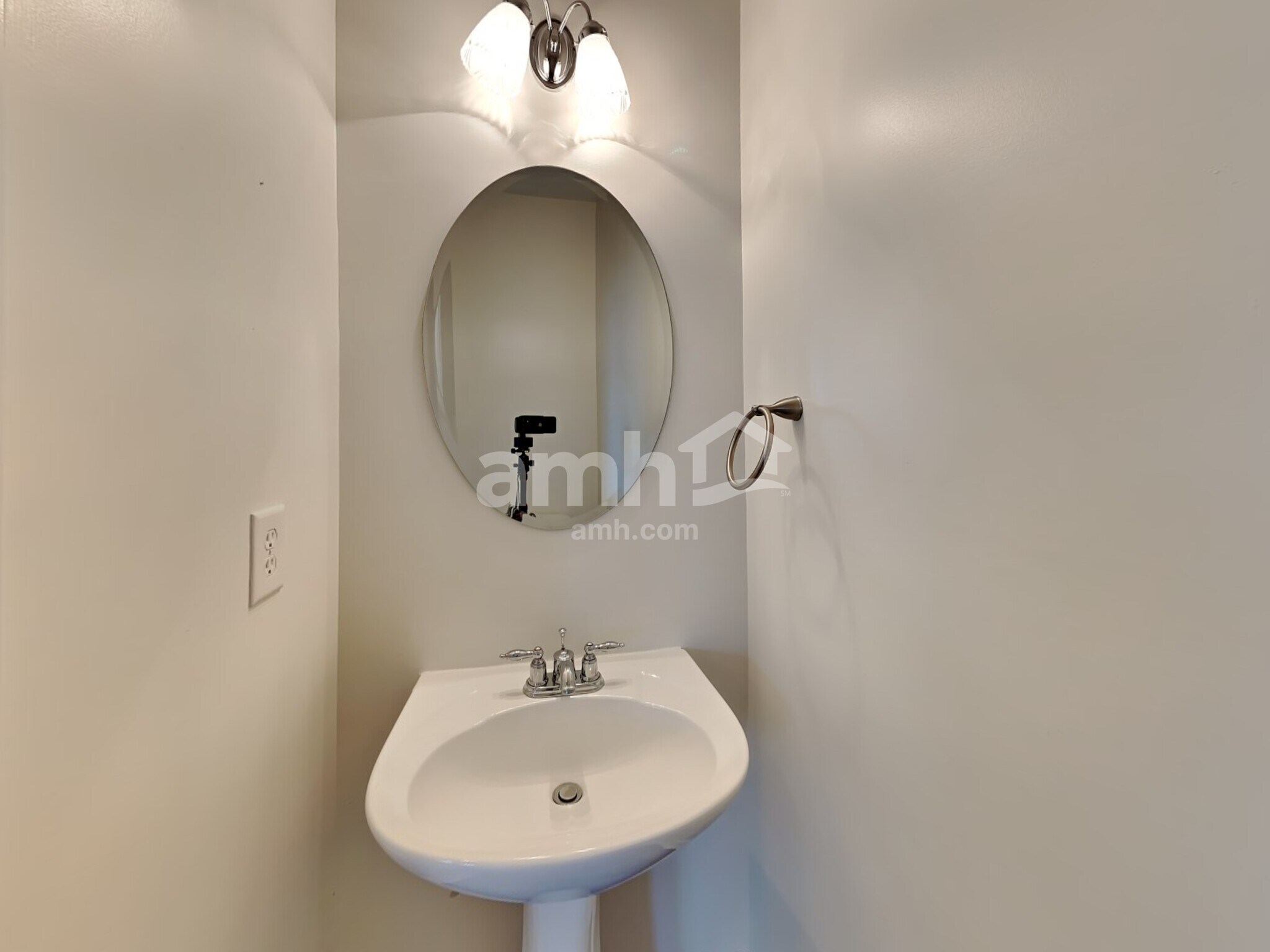 Building Photo - 1823 Madrid Falls Dr