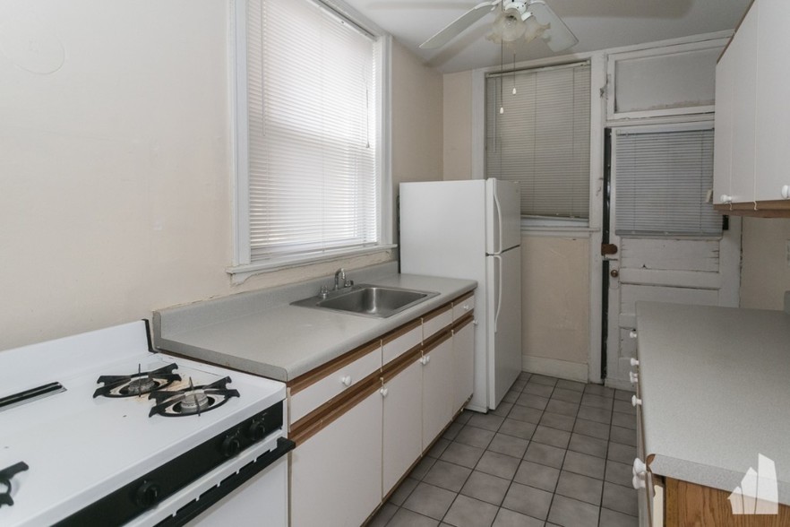 Building Photo - 5208 N Damen Ave