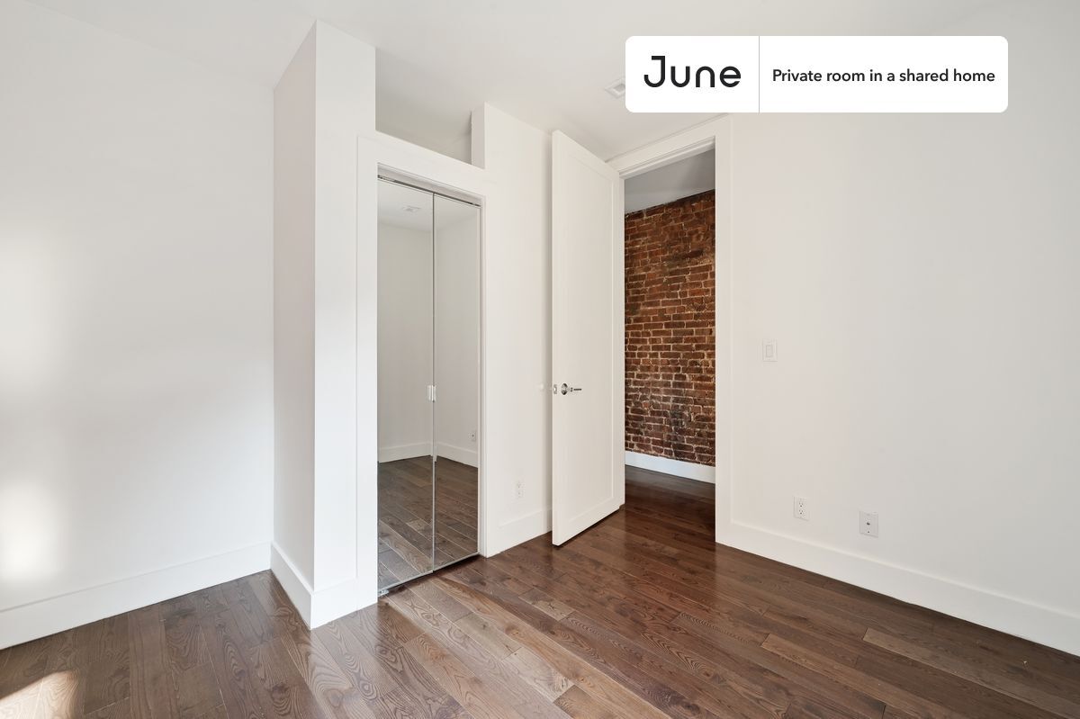 Building Photo - Room in Shared 4 bed/2 bath home