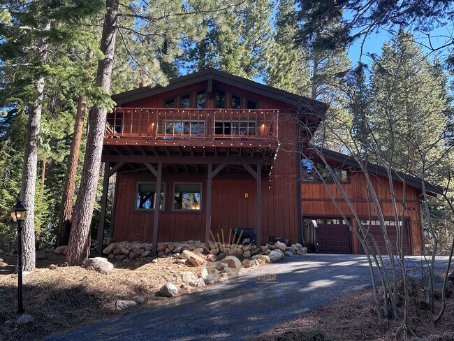 Primary Photo - Spacious 3 Bed, 3.5 Bath Home with Forest ...