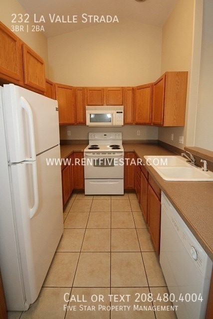 Building Photo - 232 La Valle Strada