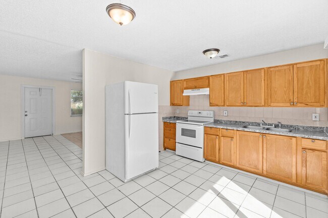 Building Photo - 4869 Gulfstream Rd