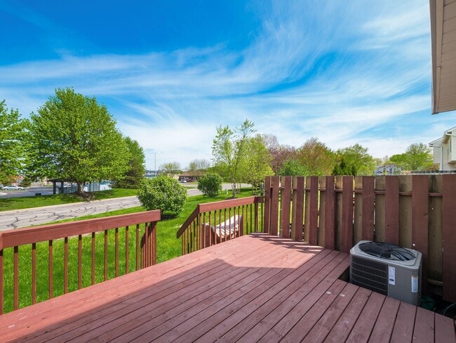 Building Photo - 952 Charleston Way Dr