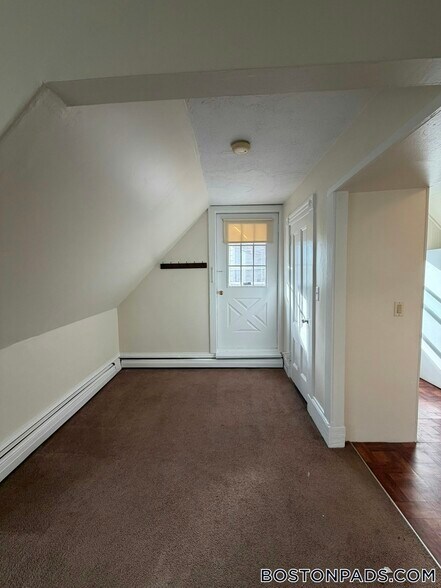 Building Photo - 393 Adams St