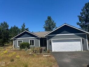 Building Photo - 34659 Castle Dr
