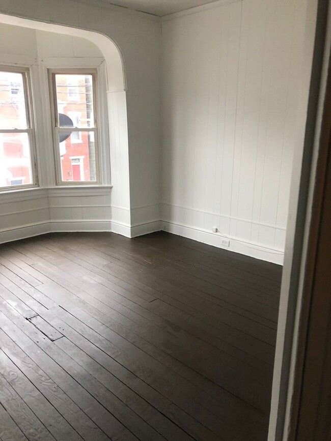 Building Photo - Coming Soon - 5 Bedroom 1 bath home - York...
