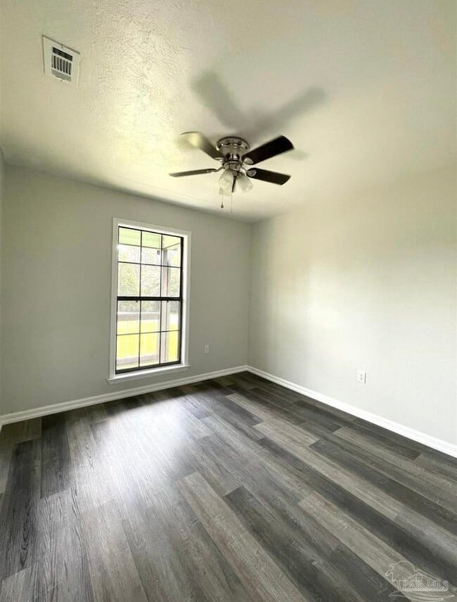 Building Photo - 137 Stephens Ln