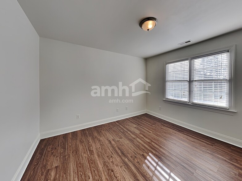 Building Photo - 830 Red Hawk Ct