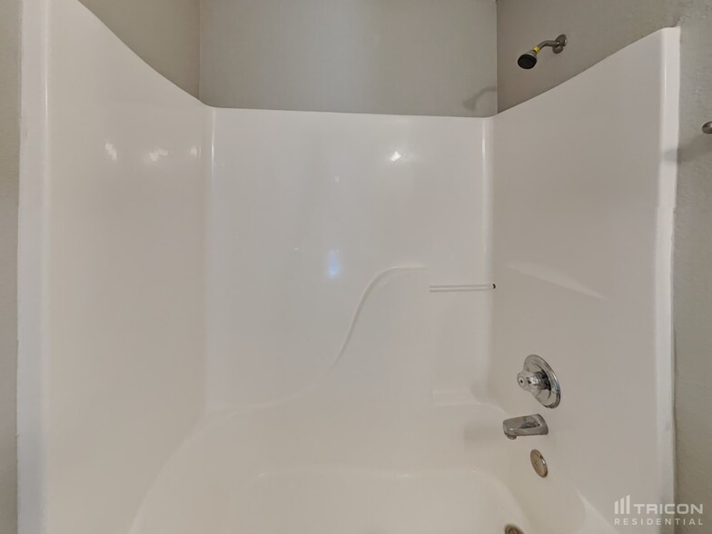 Building Photo - 7210 Kimble Dr