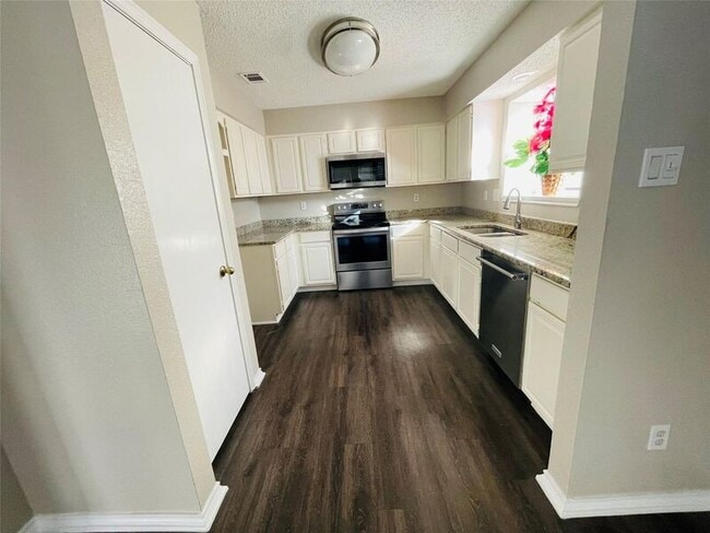 Building Photo - 2431 Deer Run