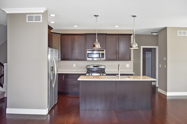 Building Photo - 4805 Watermark Dr
