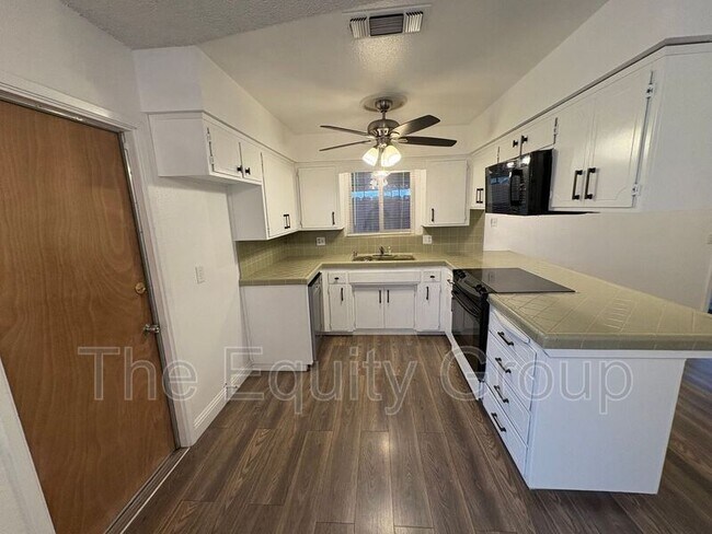 Building Photo - 1439 W Evans Ave