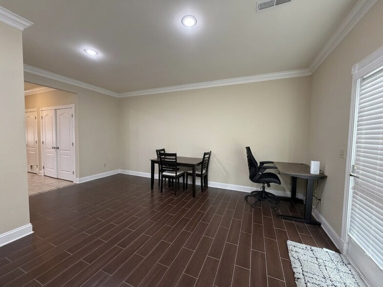 Building Photo - 110 Renee Ln