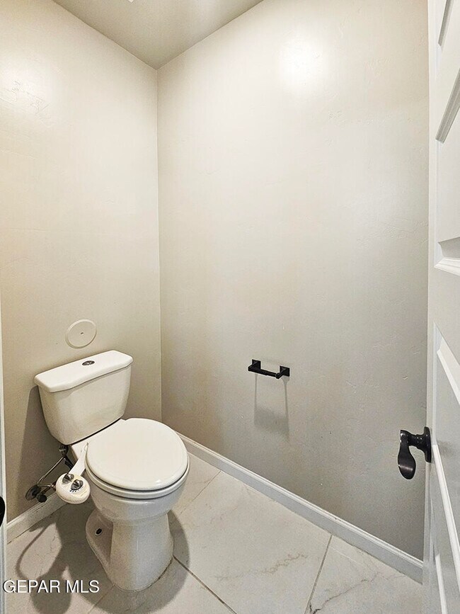 Building Photo - 13185 Tiverton Rd