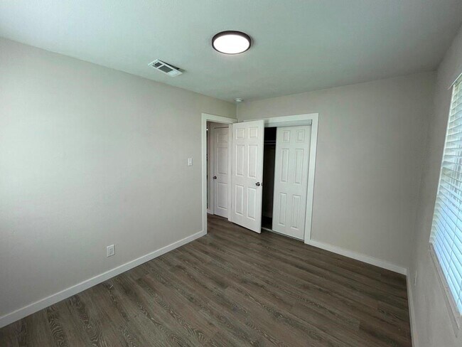 Building Photo - 9605 Newfoundland Cir