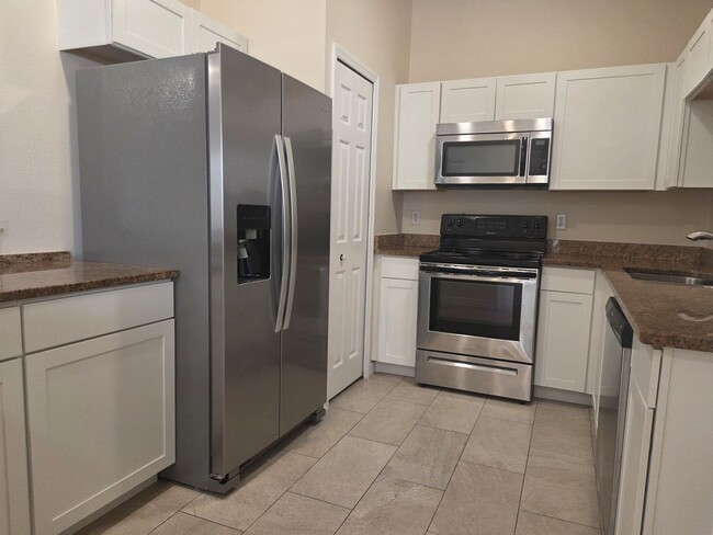 Building Photo - Cardinal Pines East