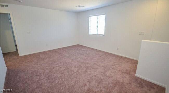 Building Photo - 5401 Lynn Crk Ave