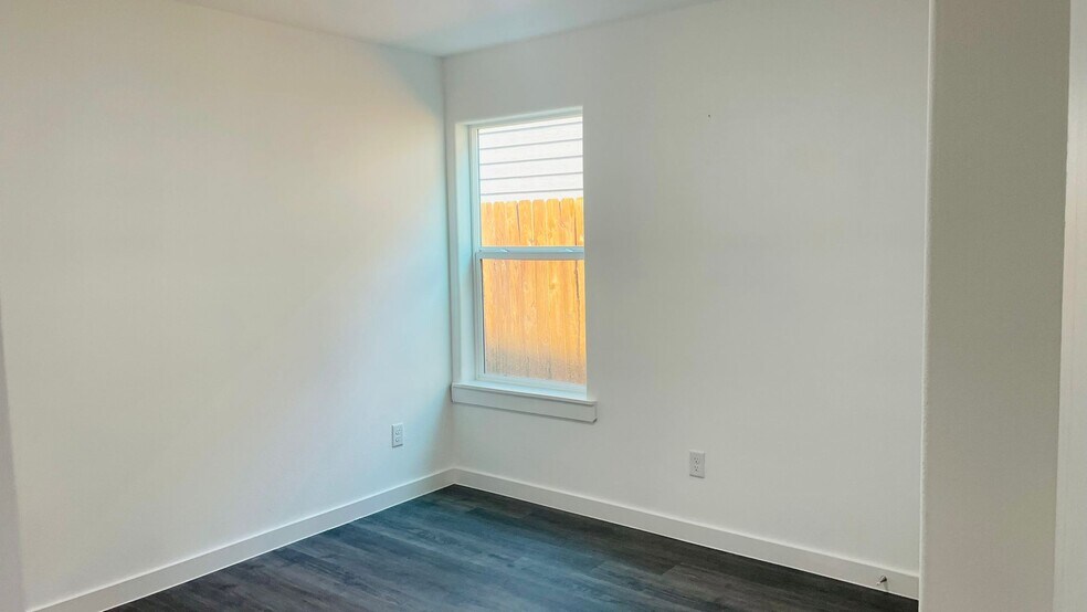 Building Photo - 8416 Sandra St