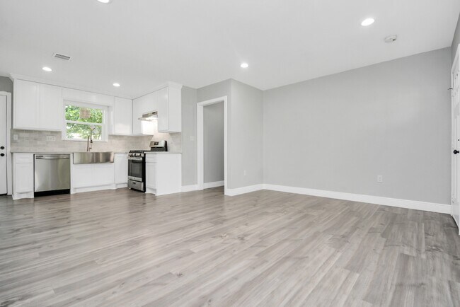 Building Photo - 2707 Mc Nay Dr