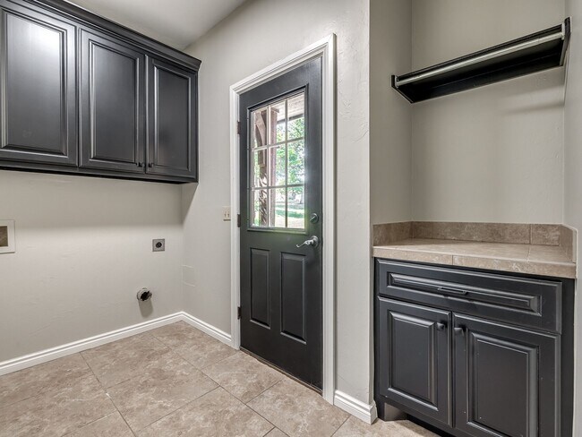 Building Photo - 8900 Belcaro Dr