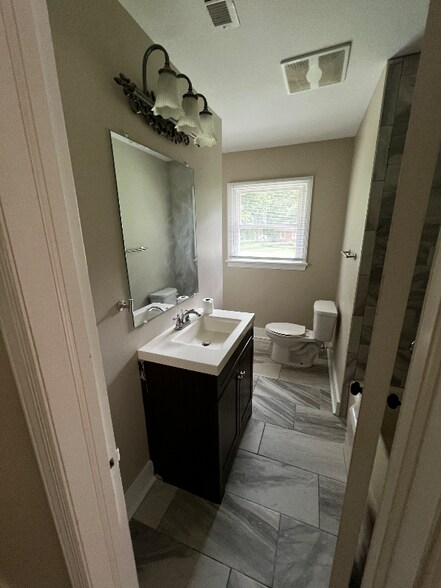Building Photo - 5026 Lochlain Dr