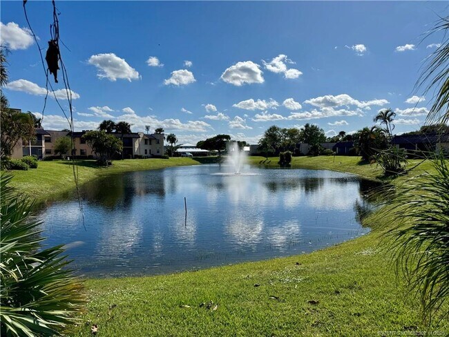 Building Photo - 2083 NE Collins Cir