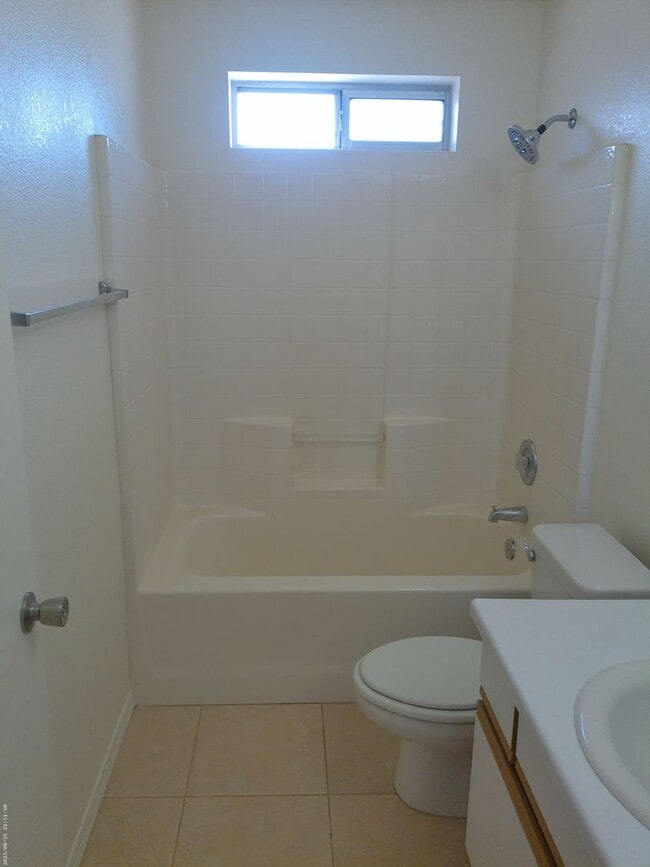 Building Photo - Charming Newly Renovated 2 bed/2 Bath Rental Long Term