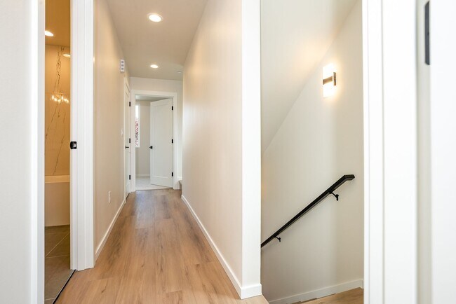 Building Photo - New Modern Ballard Townhouse | 3BR/2BA | Private Patio & Backyard