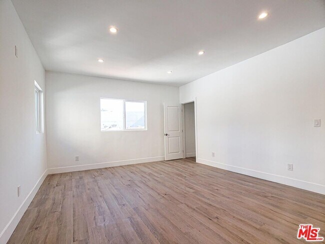 Building Photo - 2957 Francis Ave