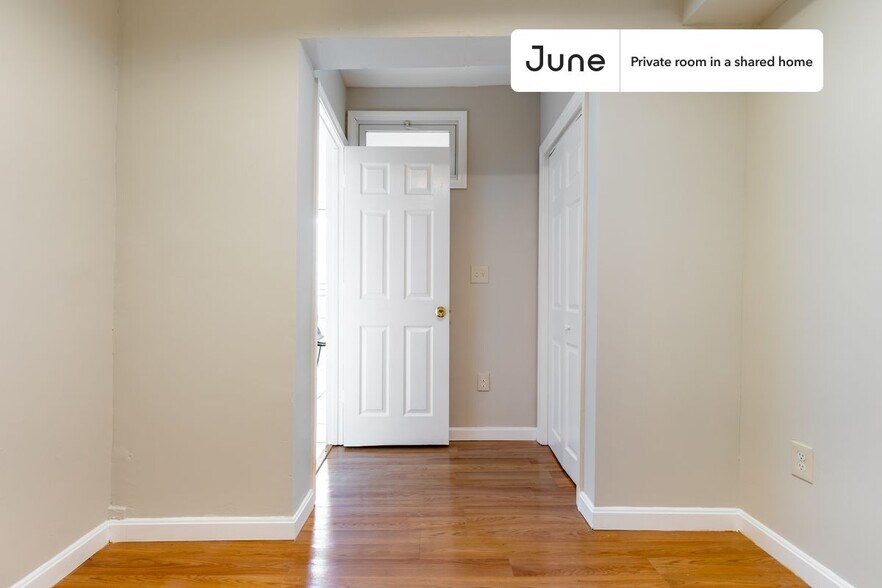 Building Photo - Room in Shared 2 bed/1.5 bath home