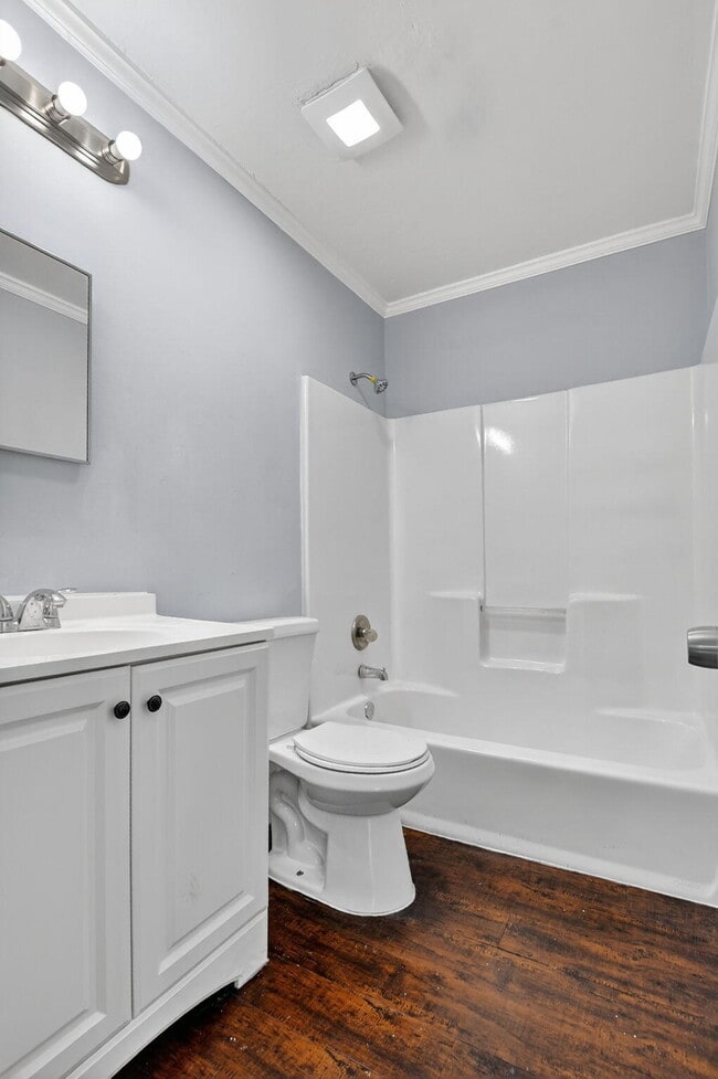 Building Photo - 539 NW 8th Ave