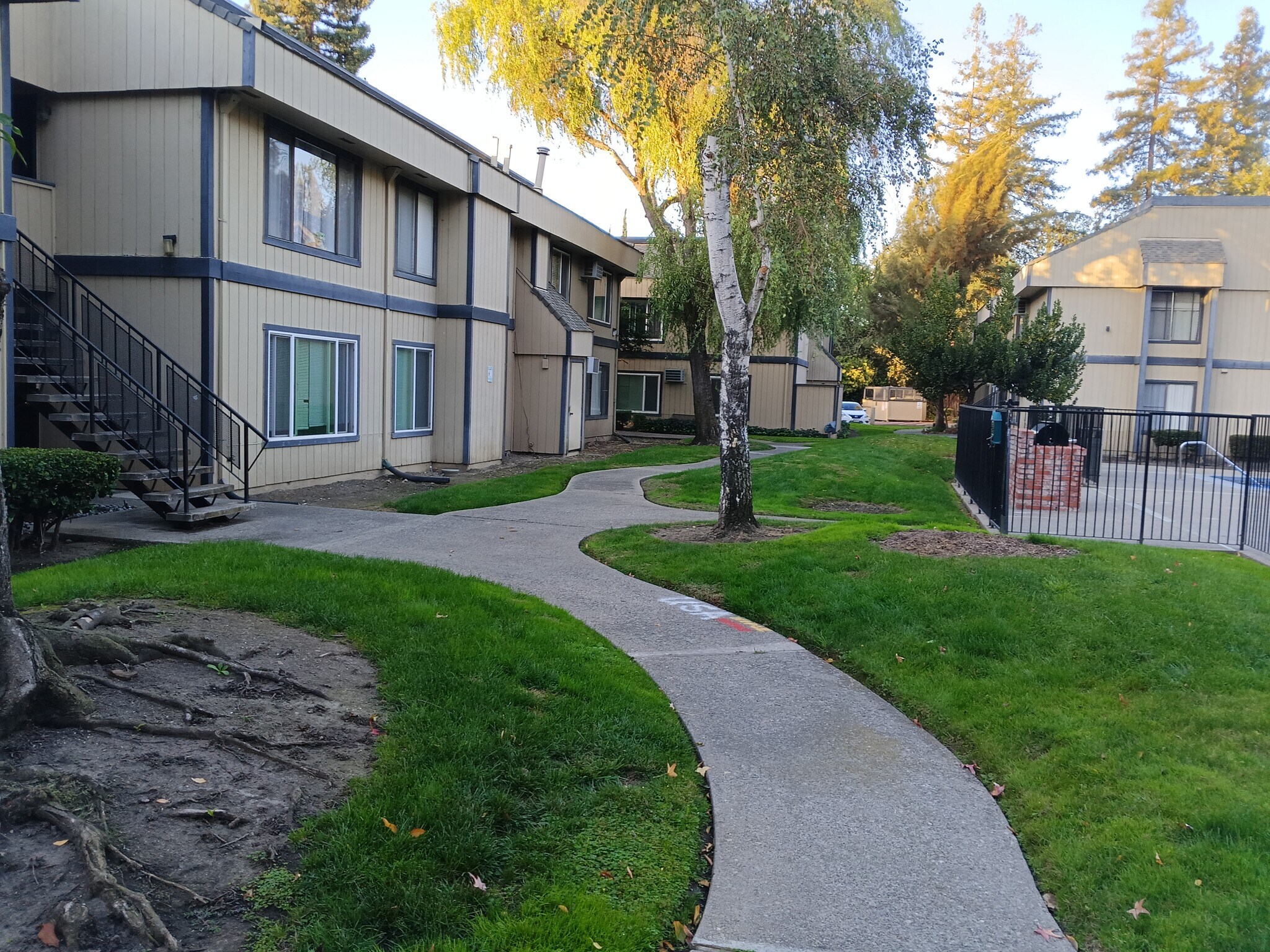 Building Photo - 6724 Plymouth Rd